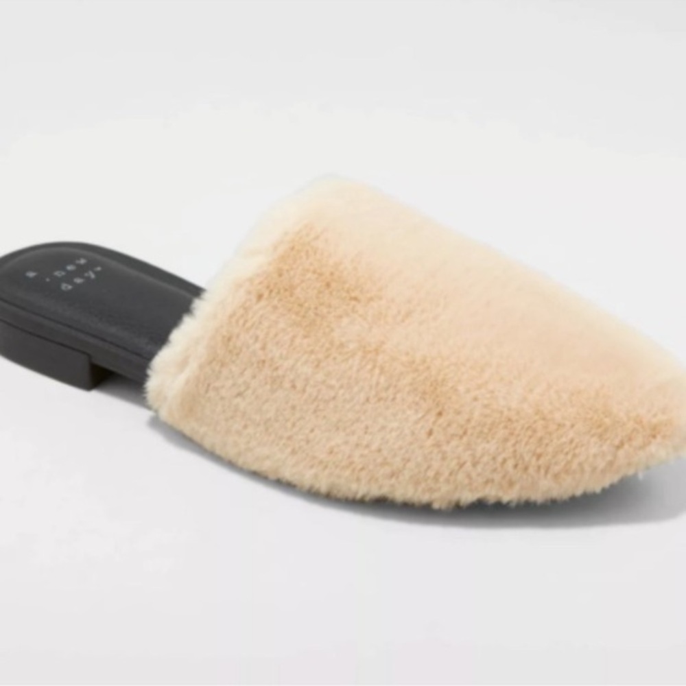 A NEW DAY Women's Carter fuzzy slip on mule shoes size 9.5
